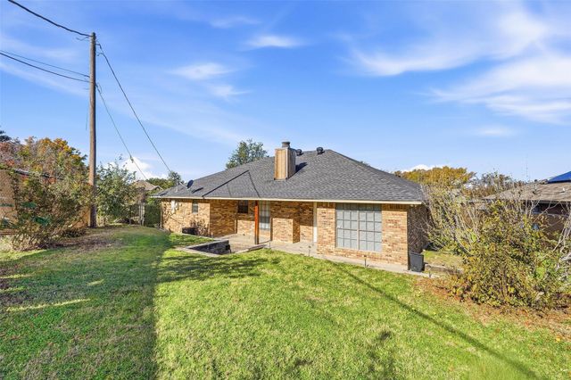 5240 Hill Ridge Drive, Fort Worth, TX 76135