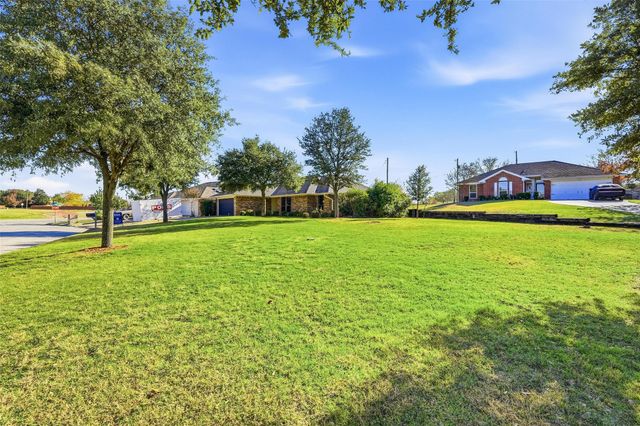 5240 Hill Ridge Drive, Fort Worth, TX 76135