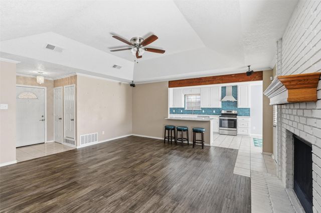 5240 Hill Ridge Drive, Fort Worth, TX 76135