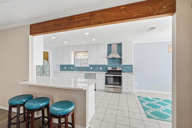 5240 Hill Ridge Drive, Fort Worth, TX 76135