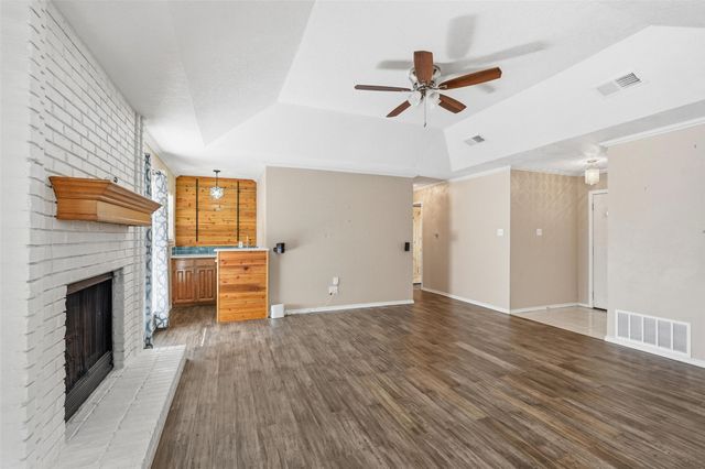 5240 Hill Ridge Drive, Fort Worth, TX 76135