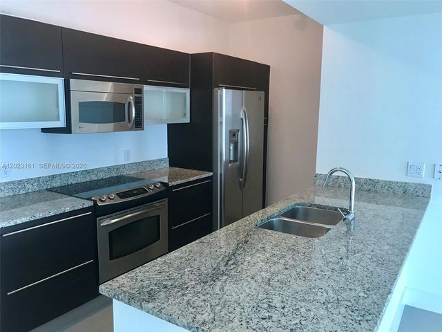 950 Brickell Bay Dr 1701, Miami, FL 33131