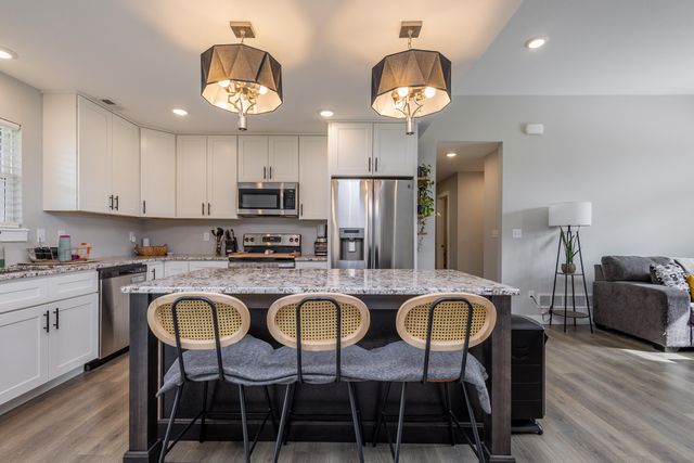 85 N LUNA LN, Columbia, MO 65201