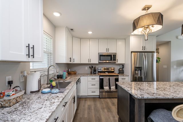 85 N LUNA LN, Columbia, MO 65201