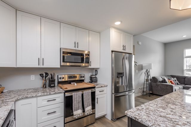 85 N LUNA LN, Columbia, MO 65201