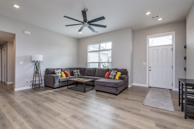 85 N LUNA LN, Columbia, MO 65201