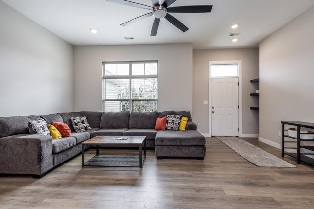 85 N LUNA LN, Columbia, MO 65201