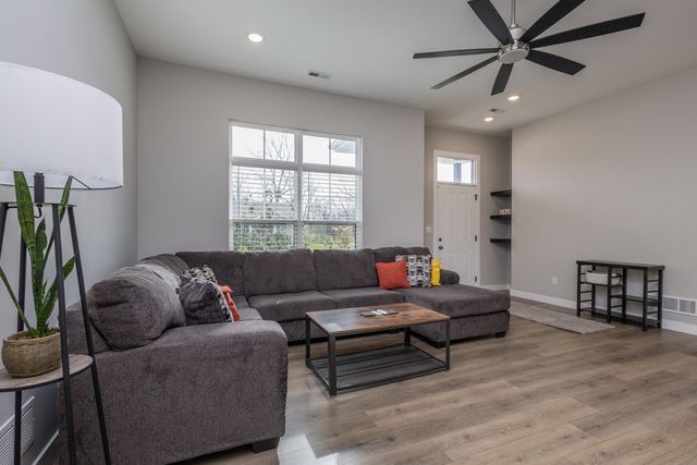 85 N LUNA LN, Columbia, MO 65201