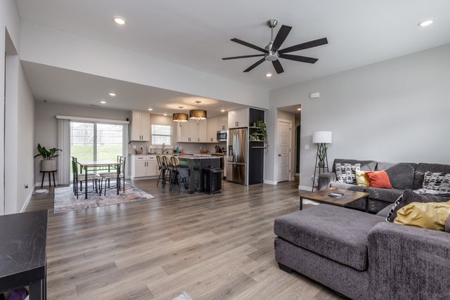 85 N LUNA LN, Columbia, MO 65201