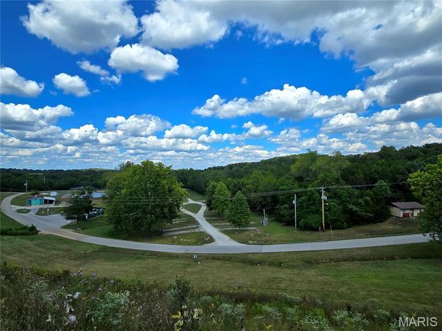 1051 S Lakeview Drive, De Soto, MO 63020