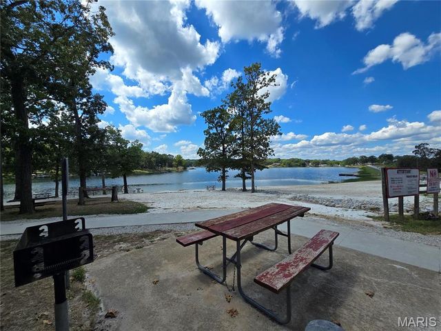 1051 S Lakeview Drive, De Soto, MO 63020