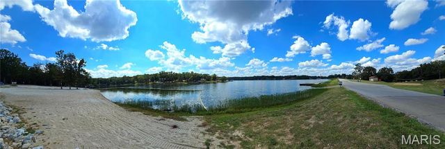 1051 S Lakeview Drive, De Soto, MO 63020