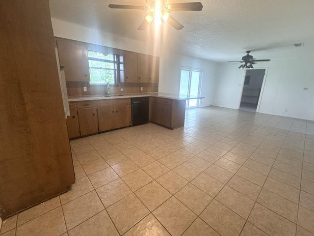 706 University Avenue, Wharton, TX 77488