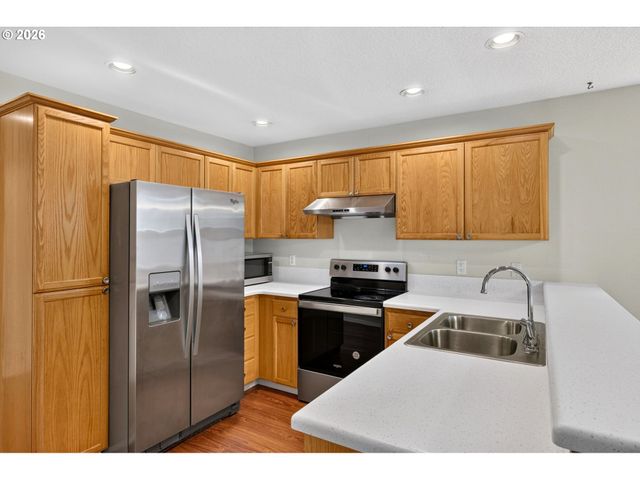 16972 Nw ARIZONA Dr, Beaverton, OR 97006