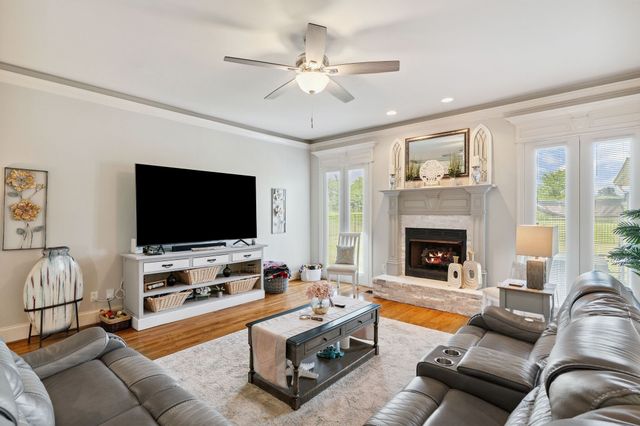 815 Stonebrook Dr, Lebanon, TN 37087