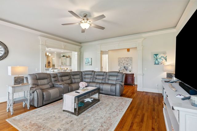 815 Stonebrook Dr, Lebanon, TN 37087