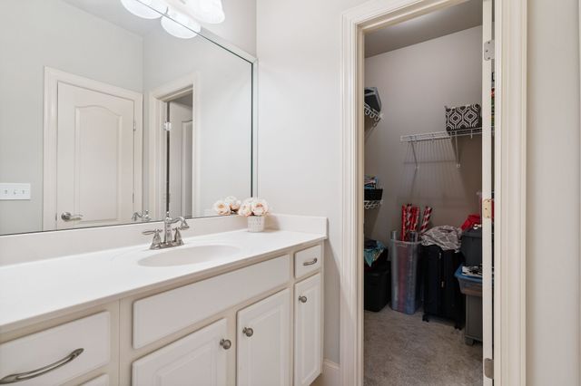 815 Stonebrook Dr, Lebanon, TN 37087