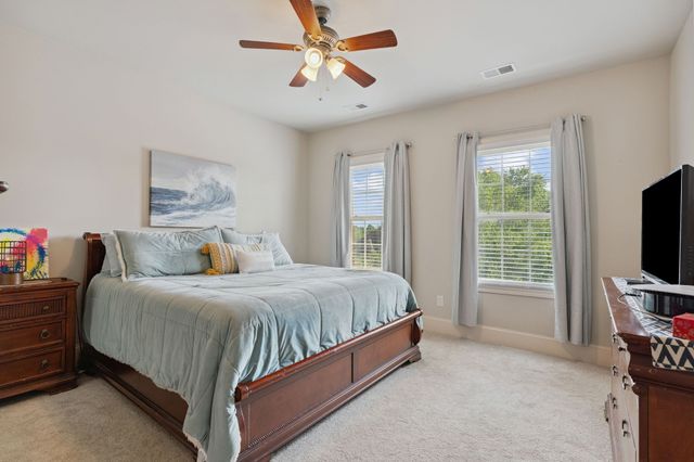 815 Stonebrook Dr, Lebanon, TN 37087