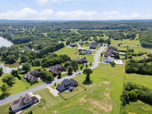 815 Stonebrook Dr, Lebanon, TN 37087