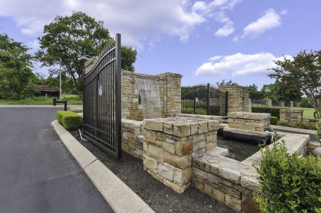 815 Stonebrook Dr, Lebanon, TN 37087