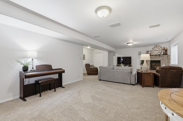 1919 Candleridge Dr, Twin Falls, ID 83301