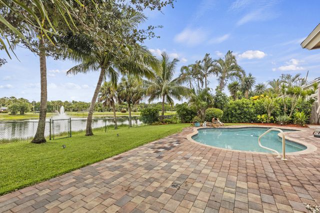 8272 Blue Cypress Drive, Lake Worth, FL 33467