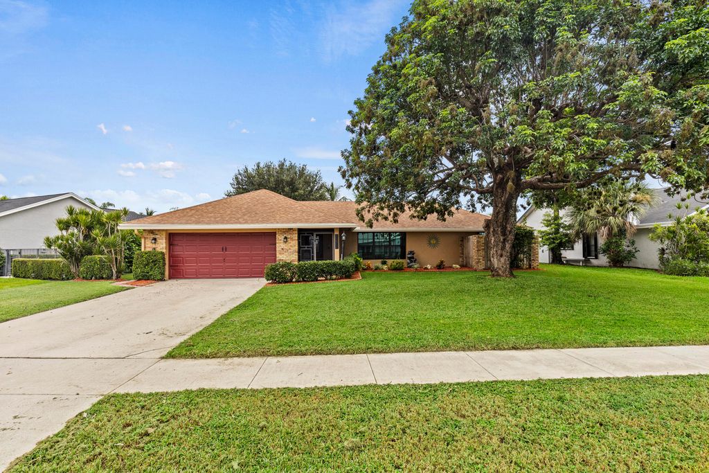 8272 Blue Cypress Drive, Lake Worth, FL 33467
