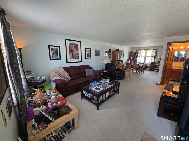 18 Colonial Village 18, Shelton, CT 06484