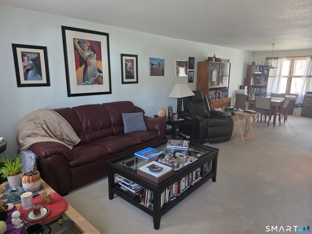 18 Colonial Village 18, Shelton, CT 06484