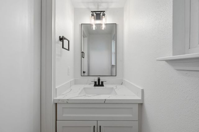 210 Ridgemont Drive, Alvin, TX 77511