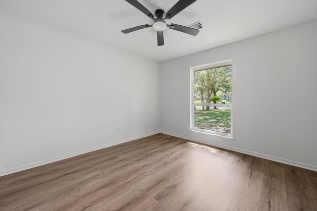 210 Ridgemont Drive, Alvin, TX 77511