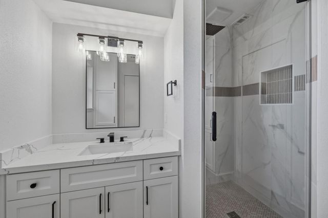 210 Ridgemont Drive, Alvin, TX 77511