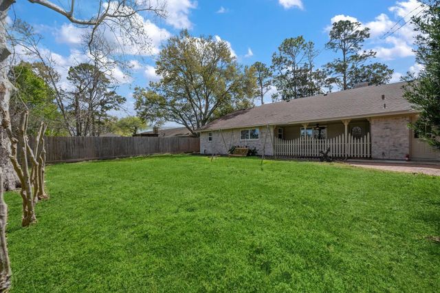 210 Ridgemont Drive, Alvin, TX 77511