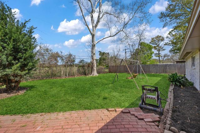 210 Ridgemont Drive, Alvin, TX 77511