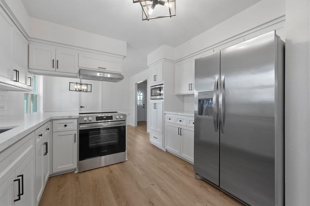 210 Ridgemont Drive, Alvin, TX 77511
