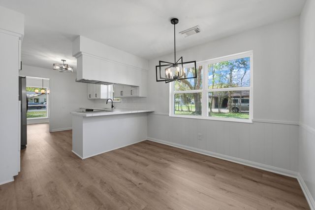 210 Ridgemont Drive, Alvin, TX 77511