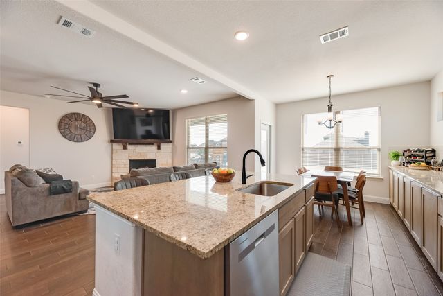 561 Randys Way, Pilot Point, TX 76258