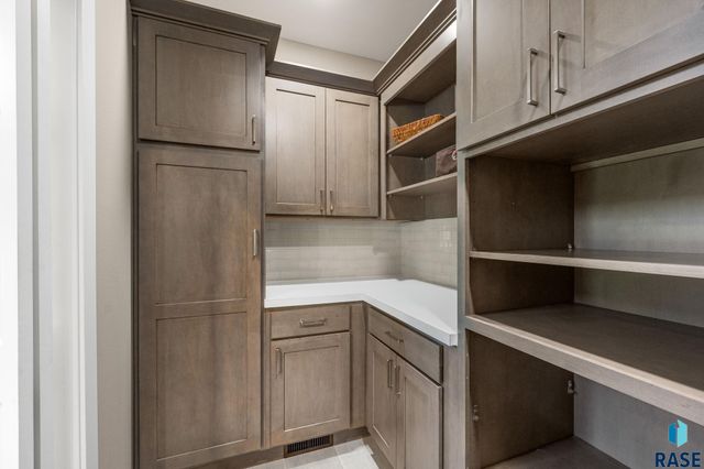 2905 W 77th St Street, Sioux Falls, SD 57108