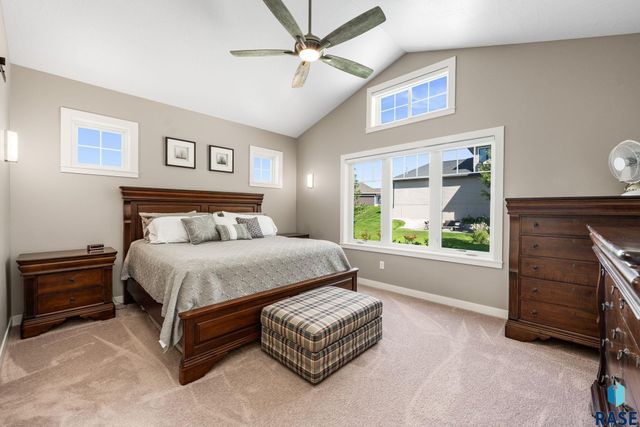 2905 W 77th St Street, Sioux Falls, SD 57108