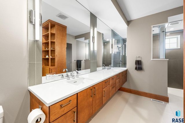 2905 W 77th St Street, Sioux Falls, SD 57108