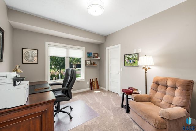 2905 W 77th St Street, Sioux Falls, SD 57108