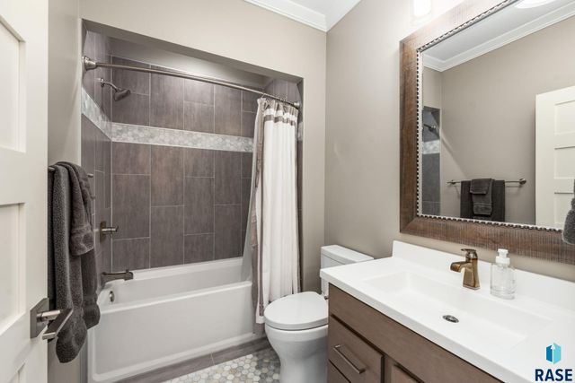 2905 W 77th St Street, Sioux Falls, SD 57108