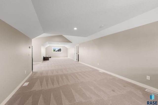 2905 W 77th St Street, Sioux Falls, SD 57108