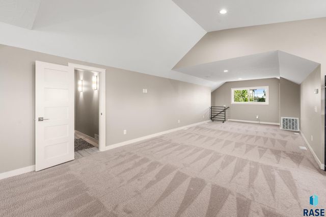 2905 W 77th St Street, Sioux Falls, SD 57108