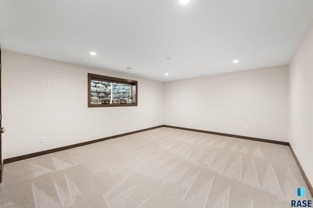 2905 W 77th St Street, Sioux Falls, SD 57108