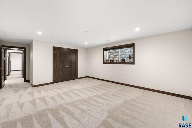 2905 W 77th St Street, Sioux Falls, SD 57108