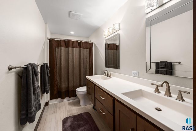 2905 W 77th St Street, Sioux Falls, SD 57108