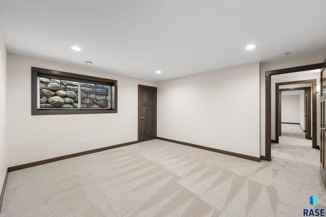 2905 W 77th St Street, Sioux Falls, SD 57108