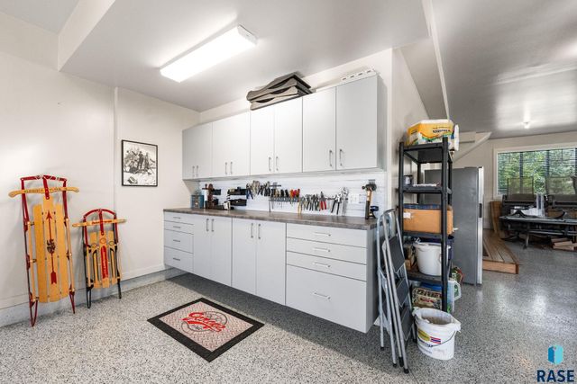 2905 W 77th St Street, Sioux Falls, SD 57108