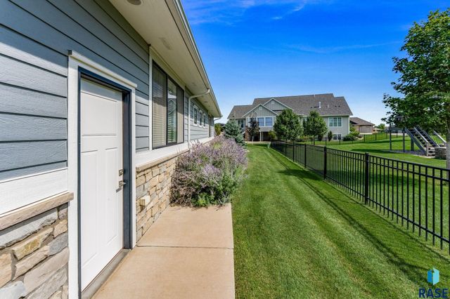 2905 W 77th St Street, Sioux Falls, SD 57108